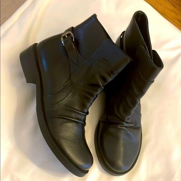 Vince Shoes - MATISSE BLACK LEATHER ANKLE BOOTS.  NEW IN BOX